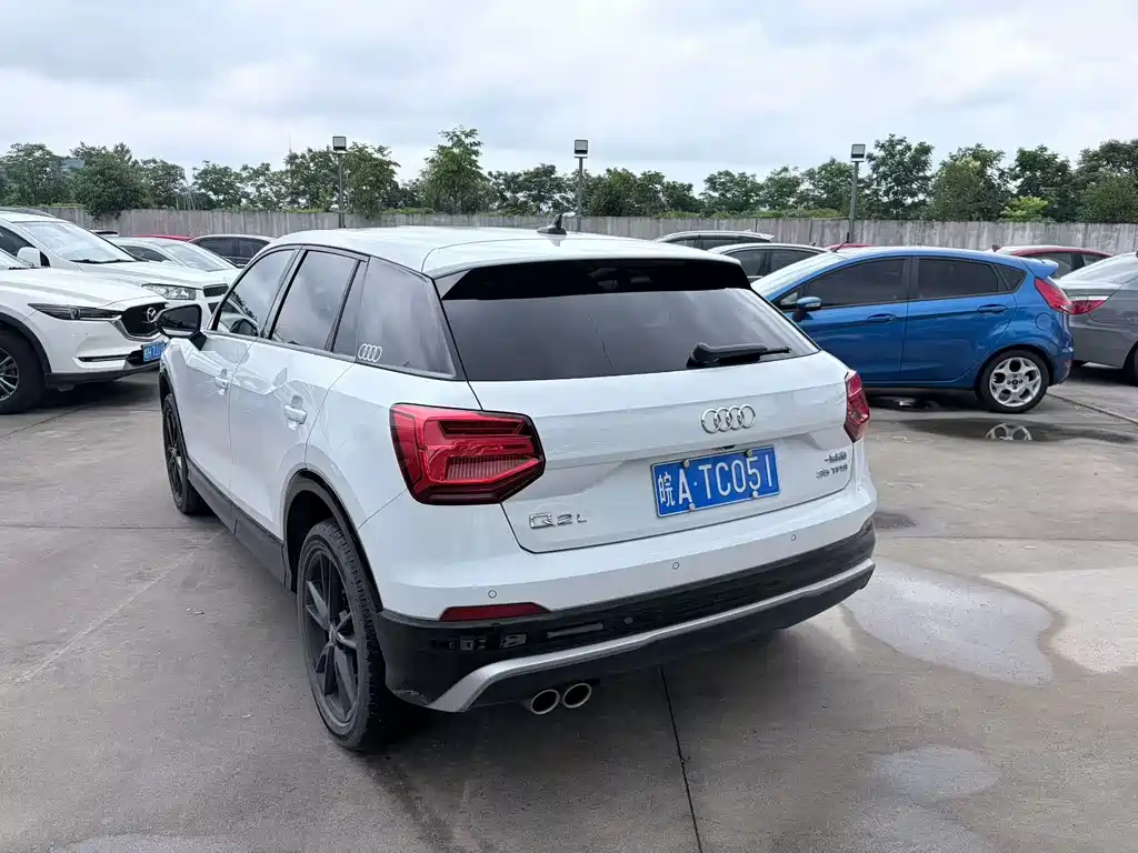 Audi Q2L 2021 35 TFSI Fashion
