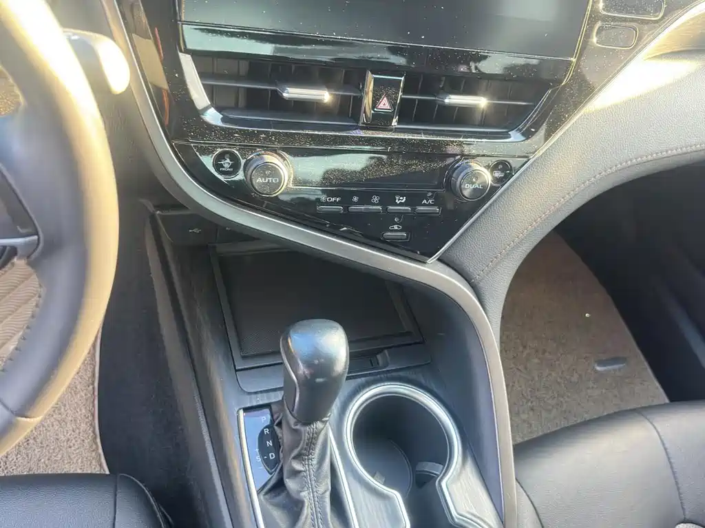 Toyota Camry — миниатюра 9