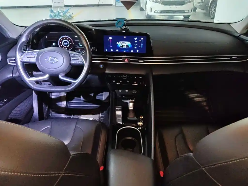 Hyundai Elantra — миниатюра 10