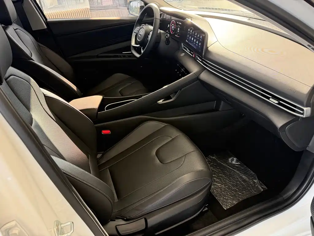 Hyundai Elantra — миниатюра 11