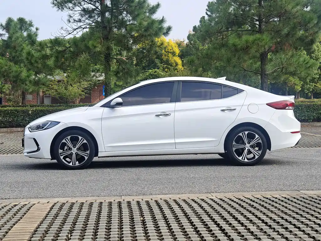Hyundai Elantra — миниатюра 4