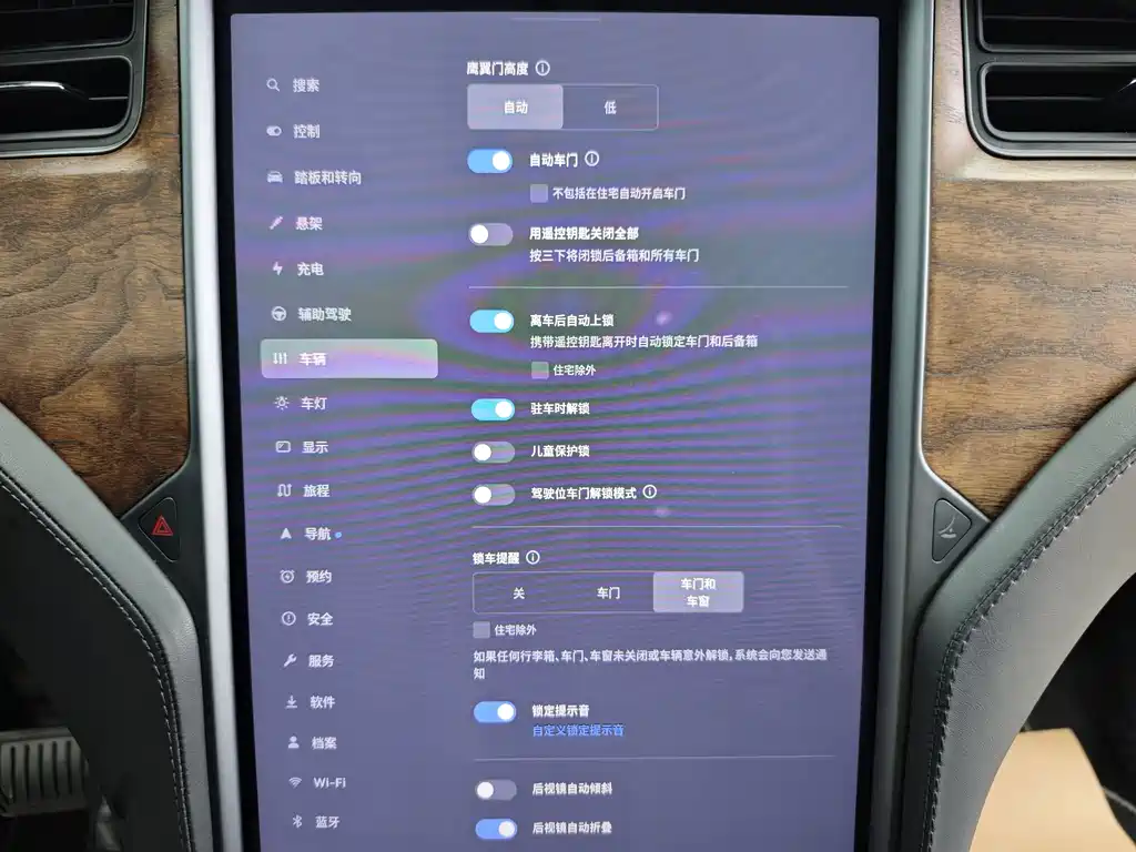 Tesla Model X — миниатюра 17