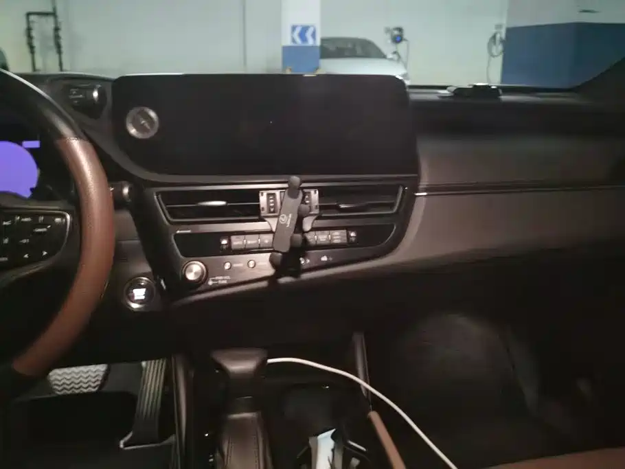 Lexus ES — миниатюра 13