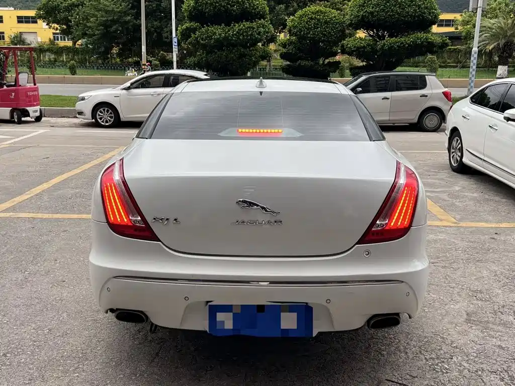 Jaguar XJ — миниатюра 5