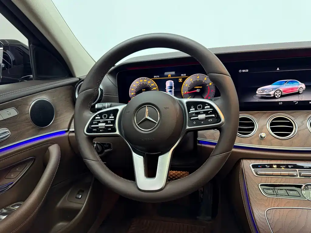 Mercedes-Benz E-Class — миниатюра 11