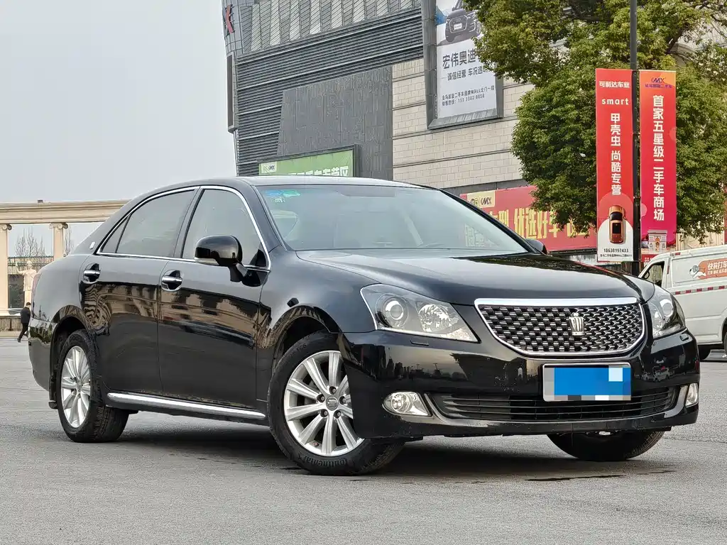 Toyota Crown — миниатюра 2