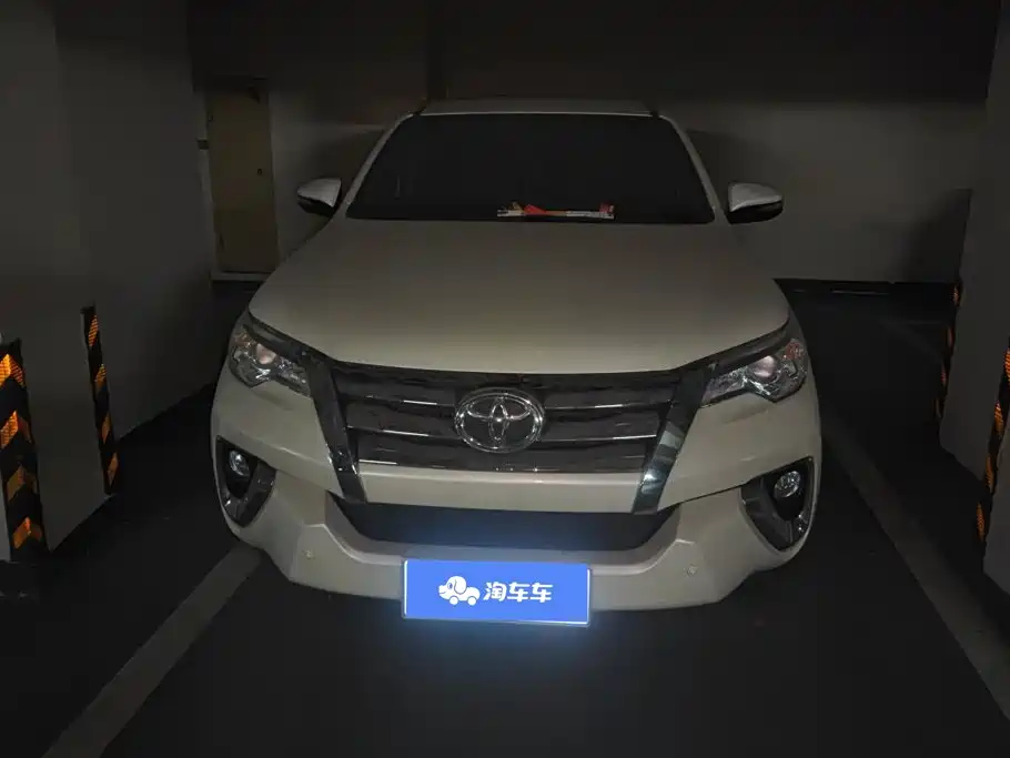 Toyota Fortuner — миниатюра 2