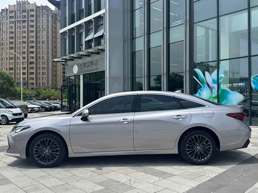Toyota Avalon 2023 2.0L XLE Premium