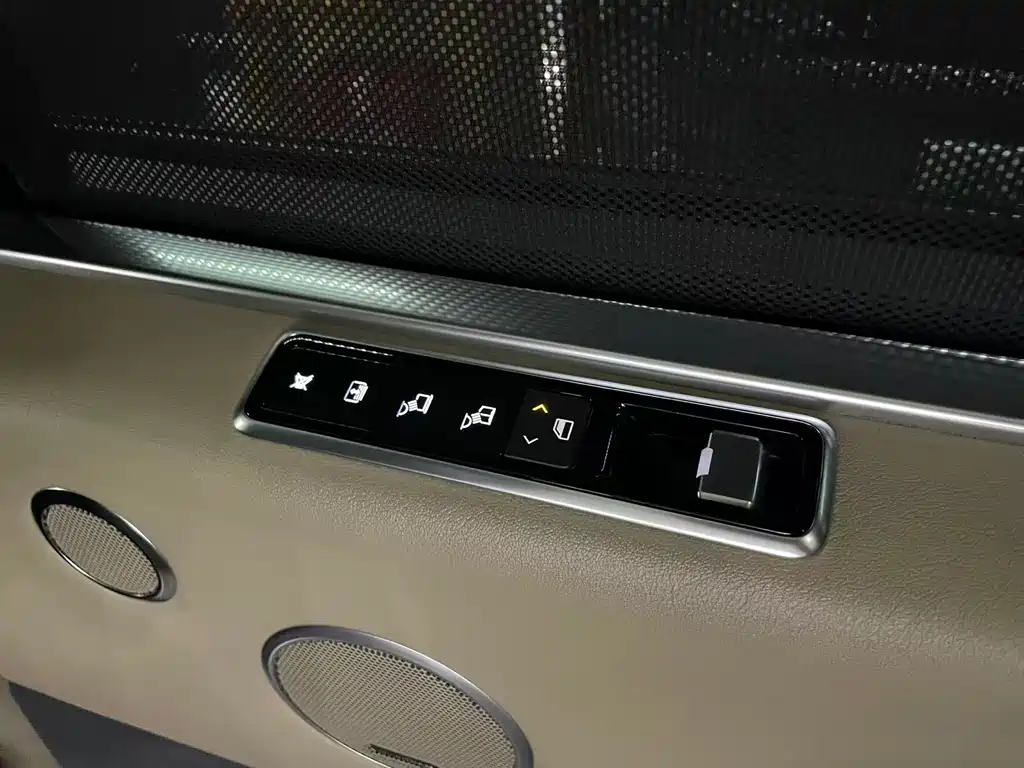 Land Rover Range Rover — миниатюра 19