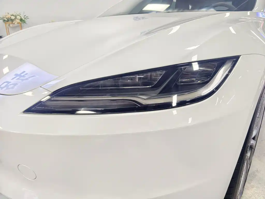 Tesla Model 3 — миниатюра 2
