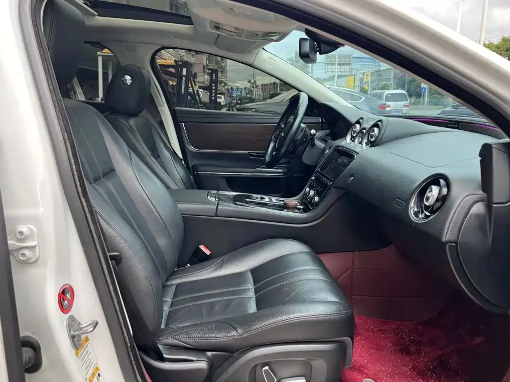 Jaguar XJ — миниатюра 7