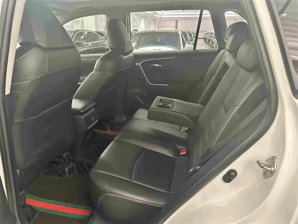 Toyota RAV4 — миниатюра 14