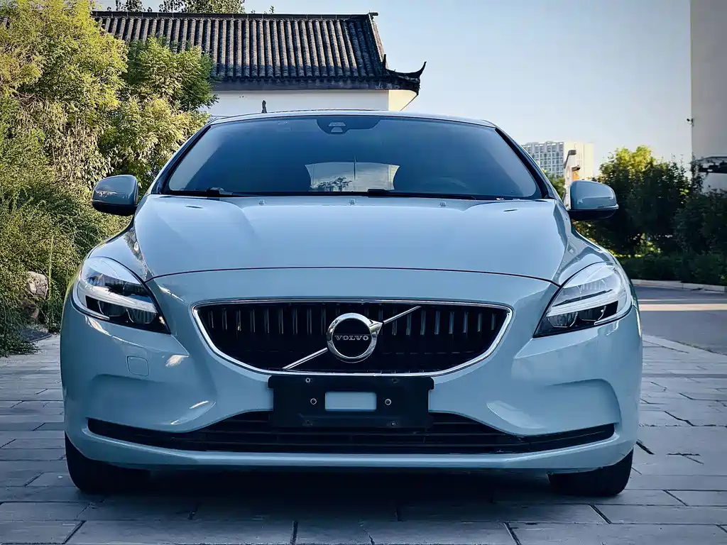 Volvo V40 — миниатюра 2
