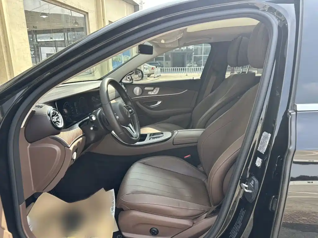 Mercedes-Benz E-Class — миниатюра 15
