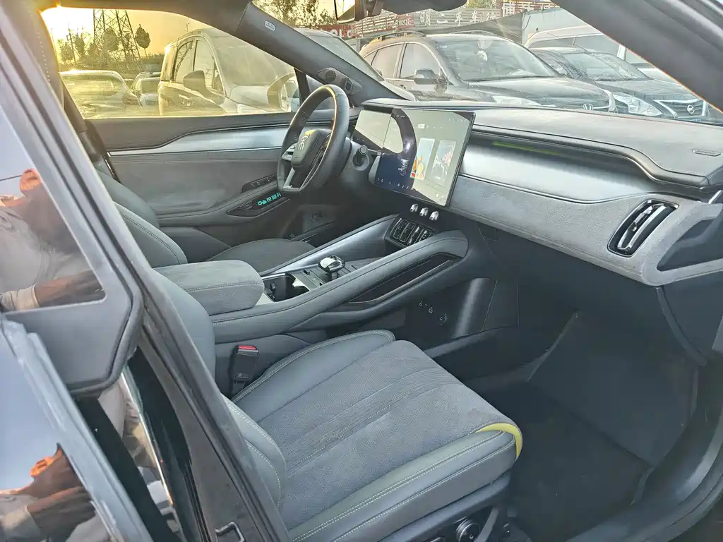 BYD L EV — миниатюра 6