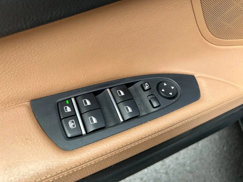 BMW 7 Series — миниатюра 7