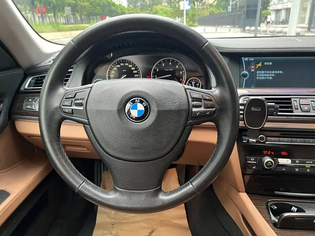 BMW 7 Series — миниатюра 9
