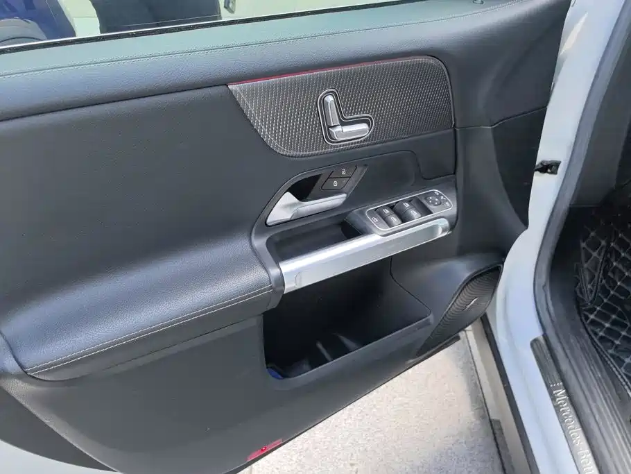 Mercedes-Benz GLB — миниатюра 7