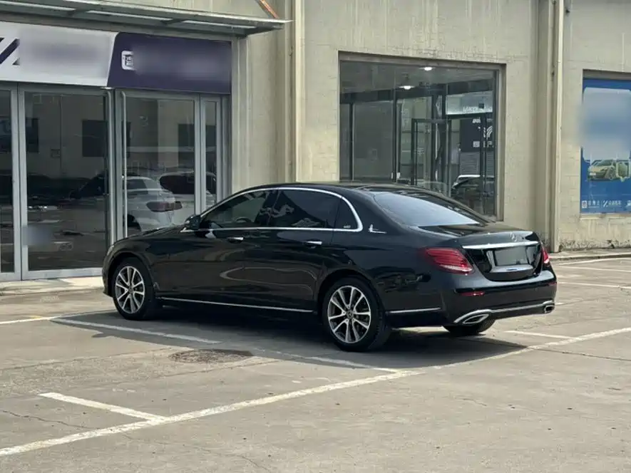Mercedes-Benz E-Class — миниатюра 8