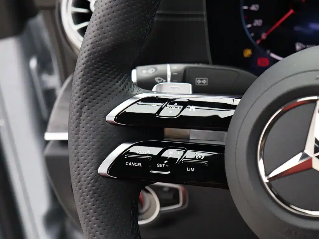 Mercedes-Benz E-Class (Import) — миниатюра 14
