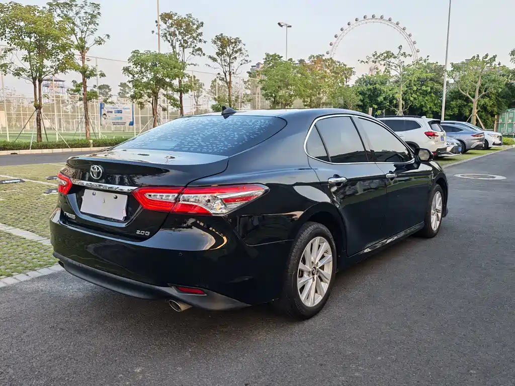 Toyota Camry — миниатюра 4