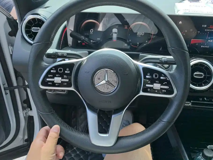 Mercedes-Benz GLB — миниатюра 15
