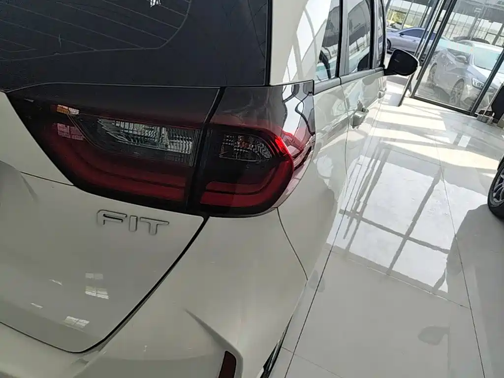 Honda Fit — миниатюра 8