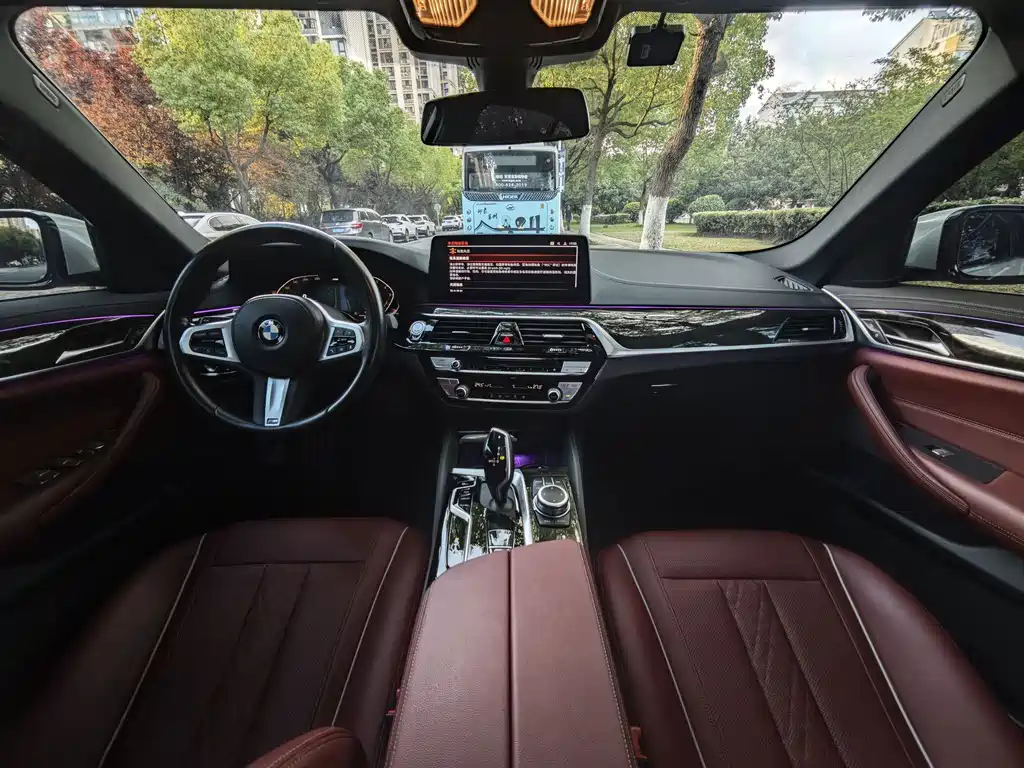BMW 5 Series — миниатюра 8