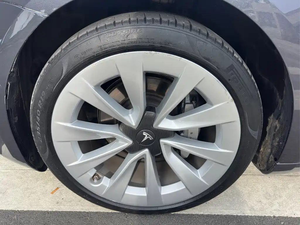 Tesla Model 3 — миниатюра 24