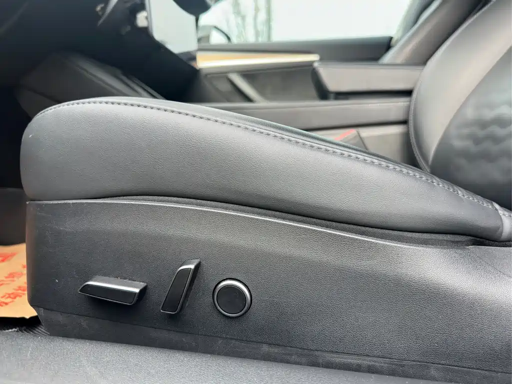 Tesla Model 3 — миниатюра 21