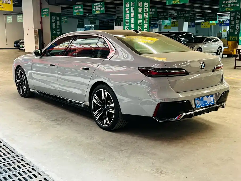 BMW 7 Series — миниатюра 4