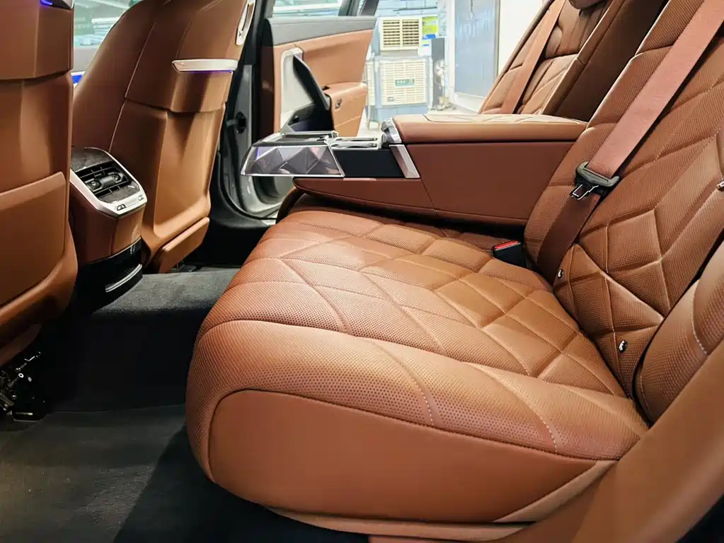 BMW 7 Series — миниатюра 16