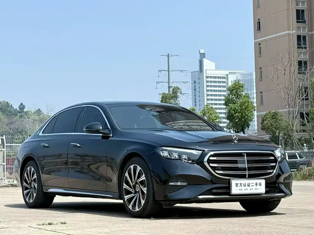Mercedes-Benz E-Class — миниатюра 3