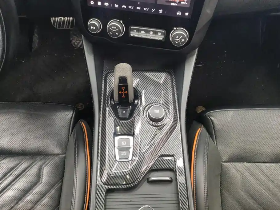 Lynk & Co 02 Hatchback — миниатюра 16