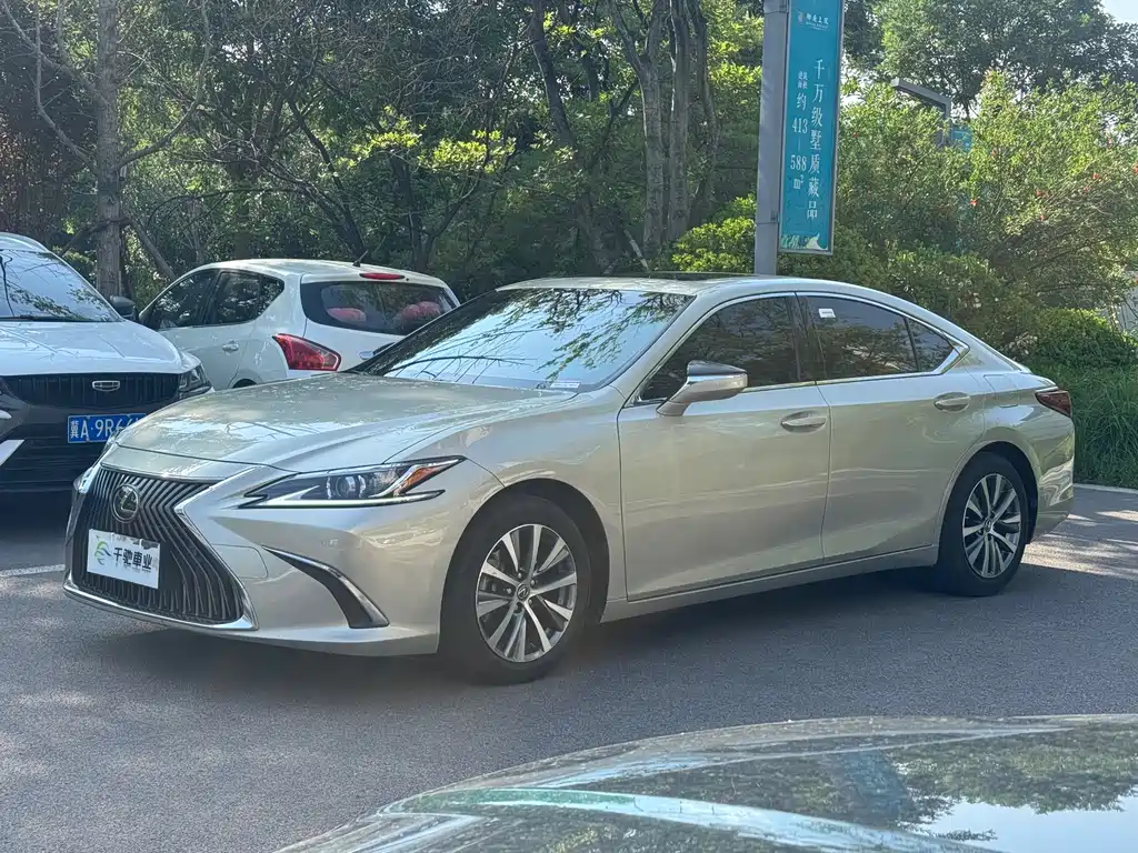 Lexus ES 2018 200 Excellence Edition China V
