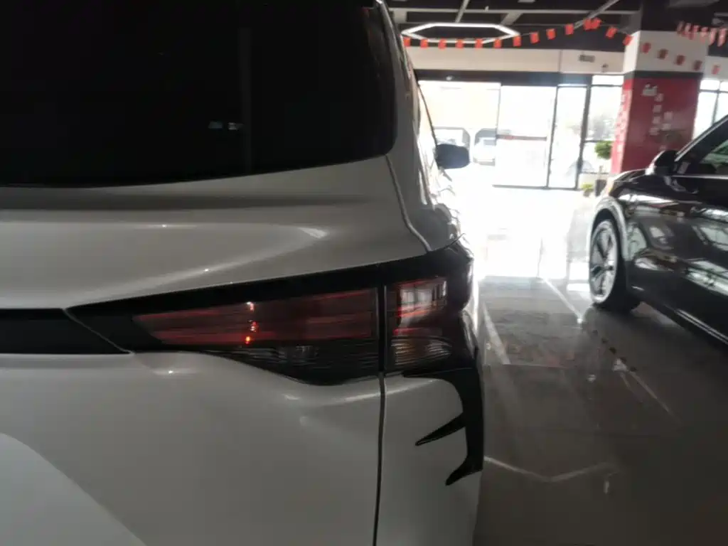Toyota Sienna — миниатюра 8