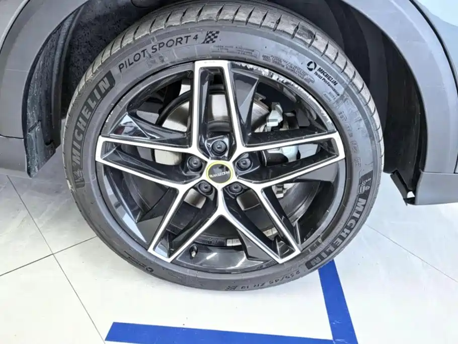 Roewe RX5 New Energy — миниатюра 6