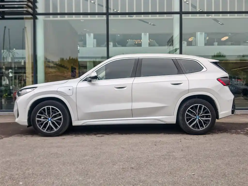 BMW iX1 2023 eDrive25L M Sport