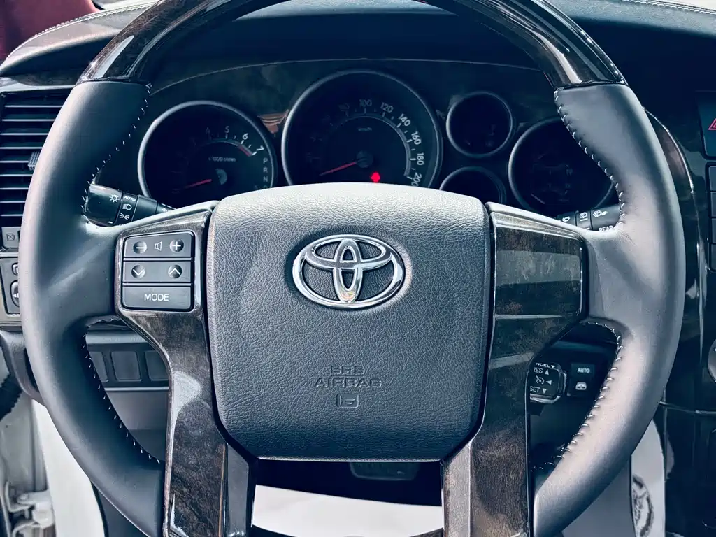 Toyota Sequoia 2016 5.7L