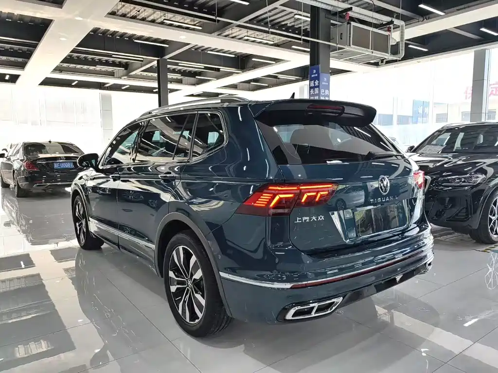 Volkswagen Tiguan L L 2022 330TSI AT R-Line
