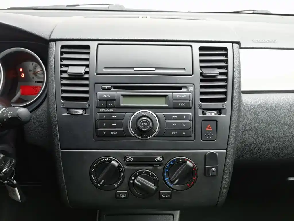 Nissan Tiida — миниатюра 12