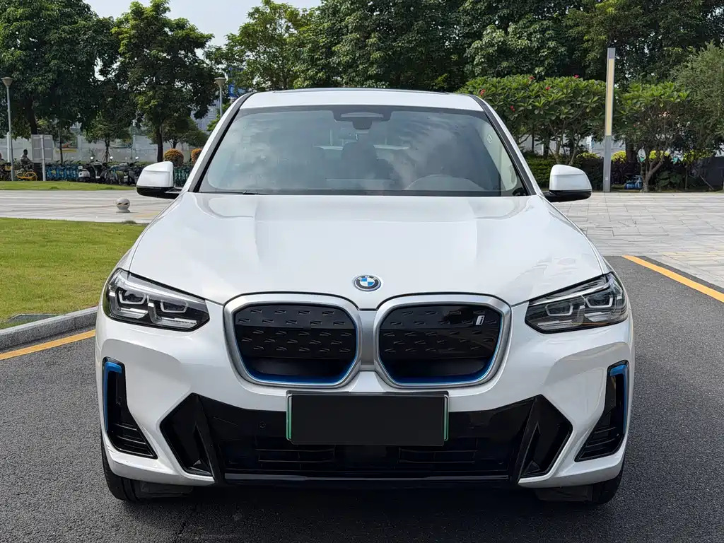 BMW iX3 — миниатюра 2