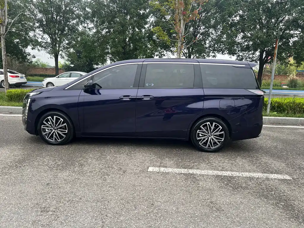 GAC Motor Trumpchi E8 PHEV — миниатюра 15