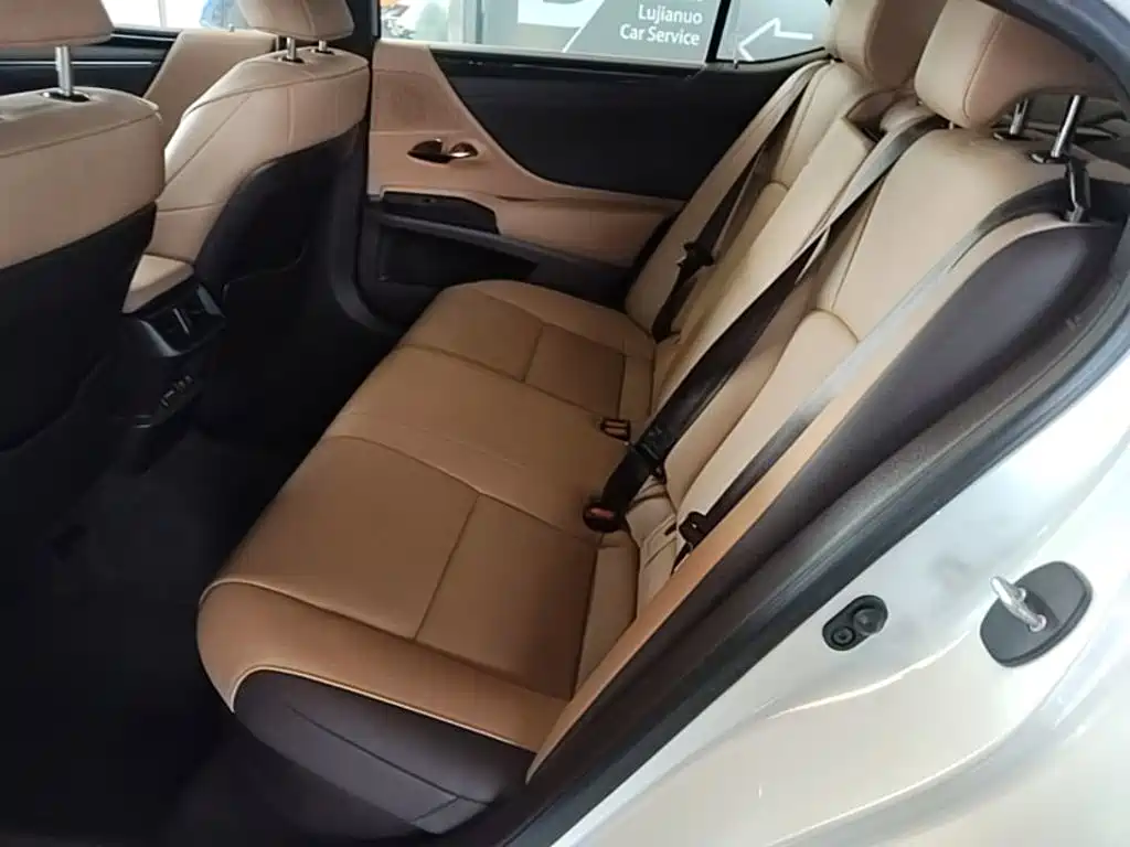 Lexus ES — миниатюра 17