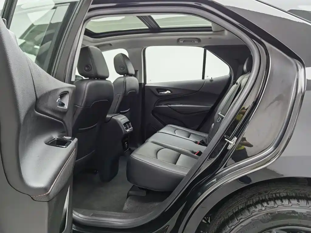 Chevrolet Equinox — миниатюра 15