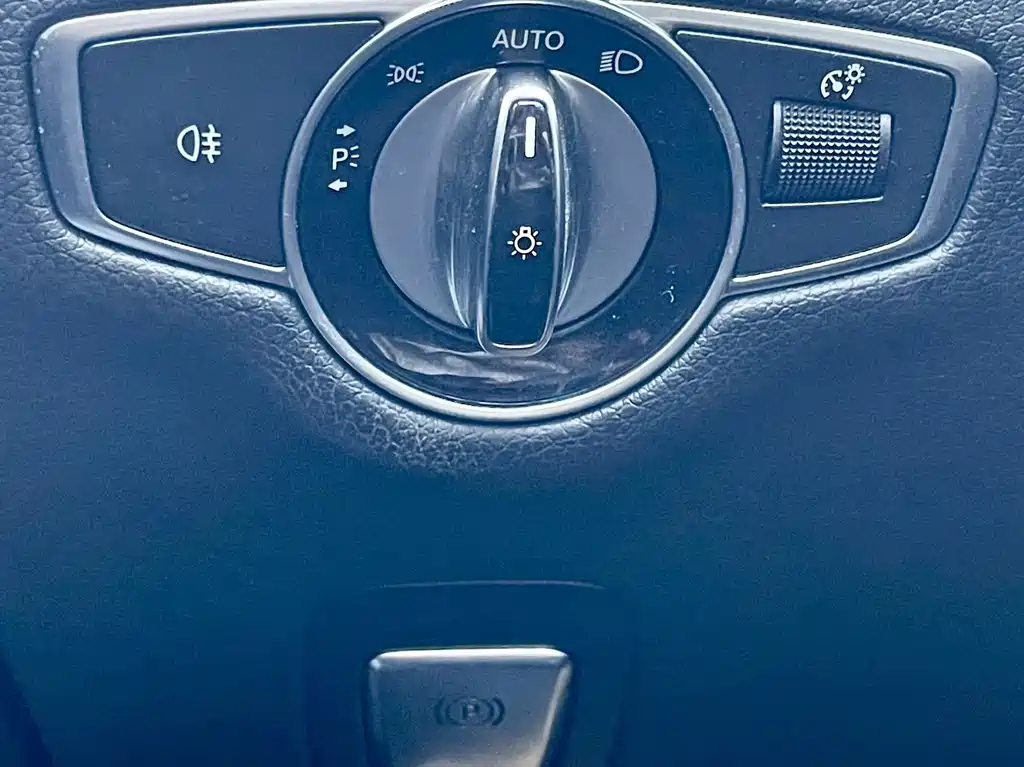 Mercedes-Benz E-Class — миниатюра 10