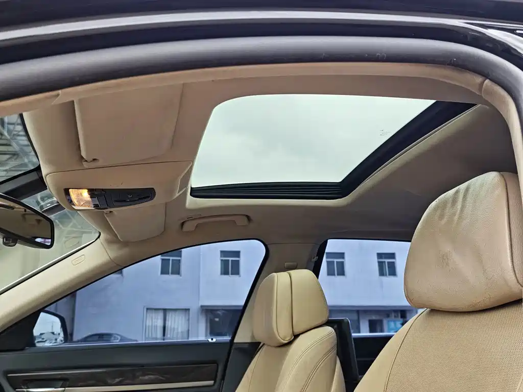 BMW 7 Series — миниатюра 11