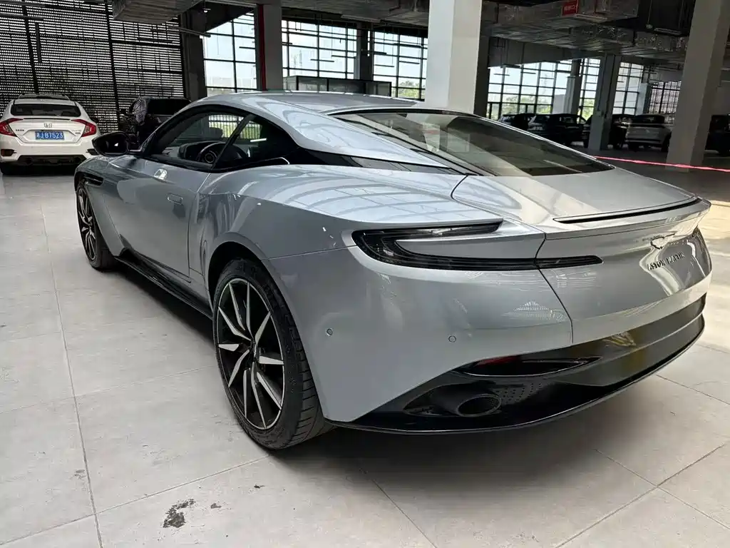 Aston Martin DB11 4.0T V8 Coupe, фото 4