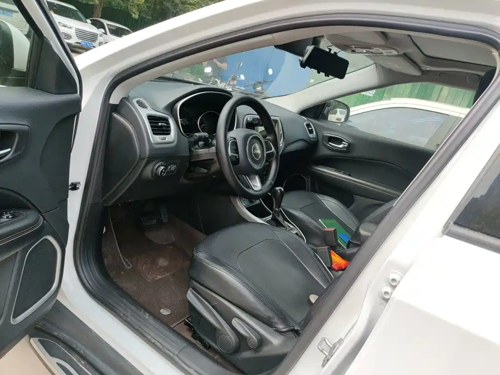 Jeep Compass — миниатюра 11