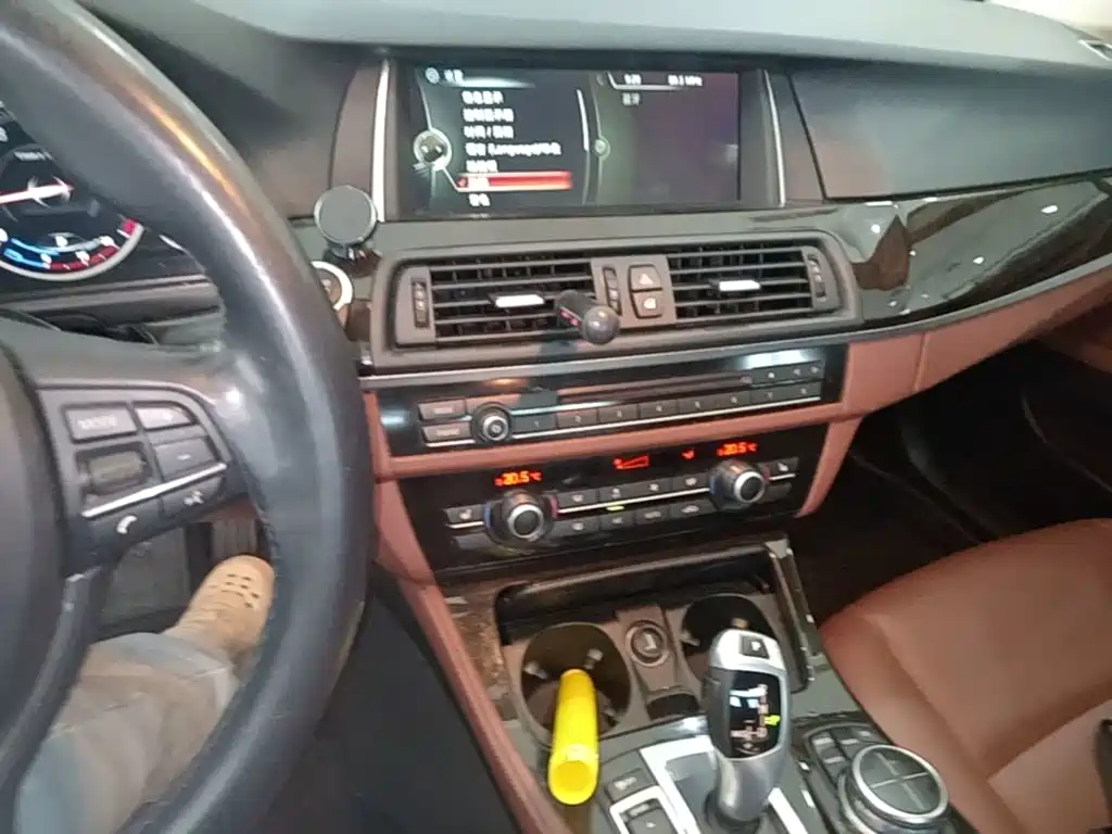 BMW 5 Series — миниатюра 13